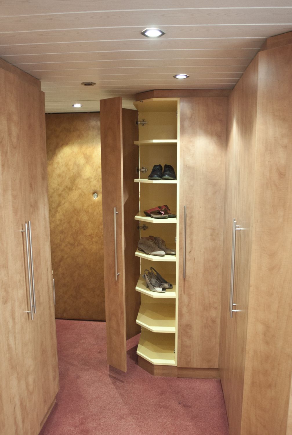 HALL / WARDROBE WALL